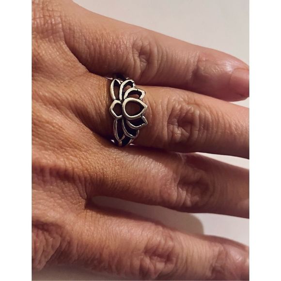 Silver tribal cut-out BOHO LOTUS FLOWER RING - Picture 1 of 6